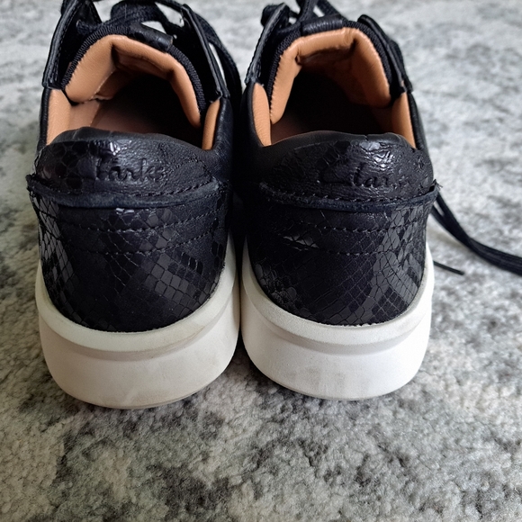 CLARKS Un Rio Black Sprint Black Leather Lace up Sneaker size 8 - Picture 10 of 10